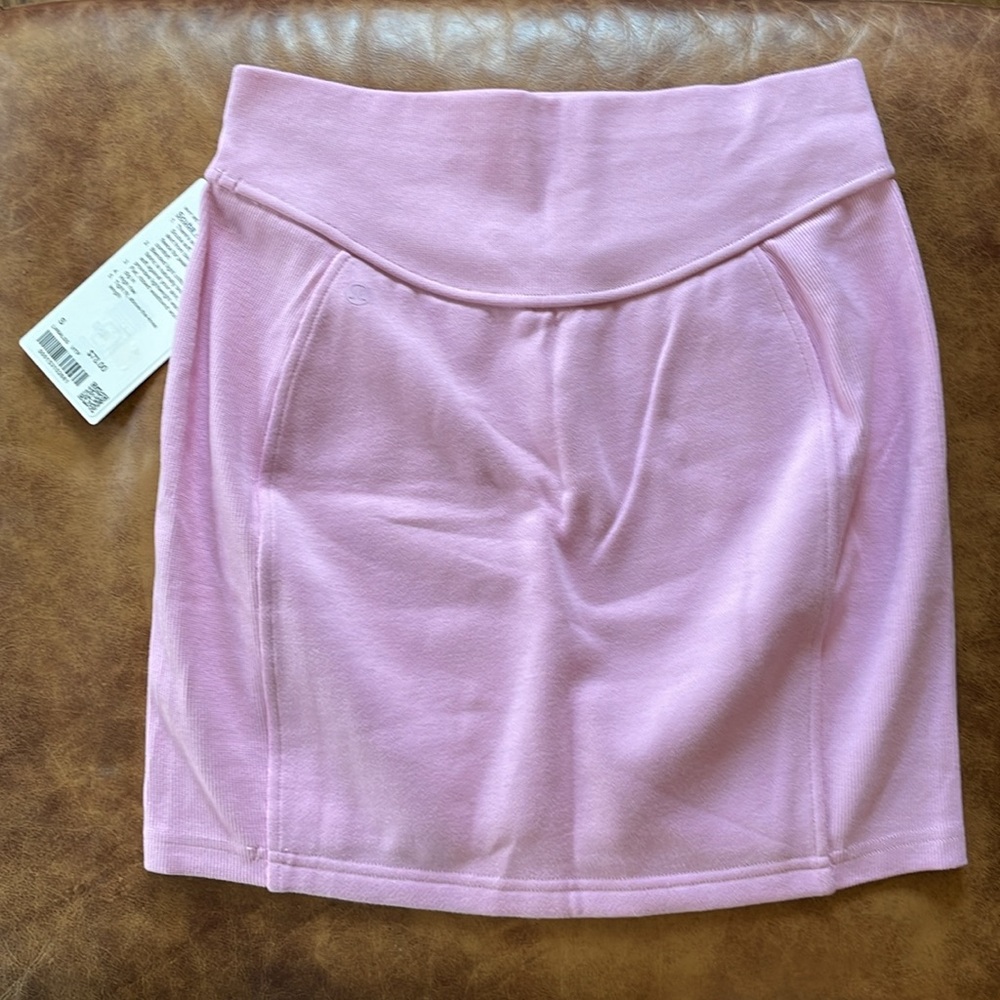 NWT Lululemon Scuba High Rise Mini Skirt Sz Small Vitapink Pastel Cotton Fleece - Picture 3 of 5